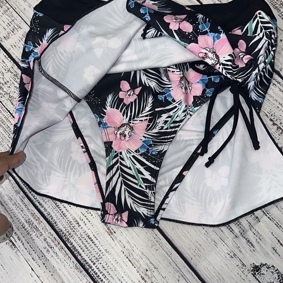 2 piece Floral Swimwear‎ Sz. M - Picture 5 of 8